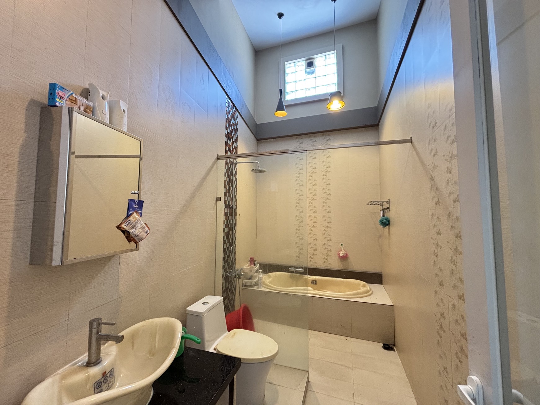 Rumah Villa  3 lantai di Belakang Bukit Golf Cibubur