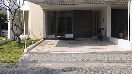 Sewa Rumah 2 Lantai Northwest Citraland Lake View Surabaya