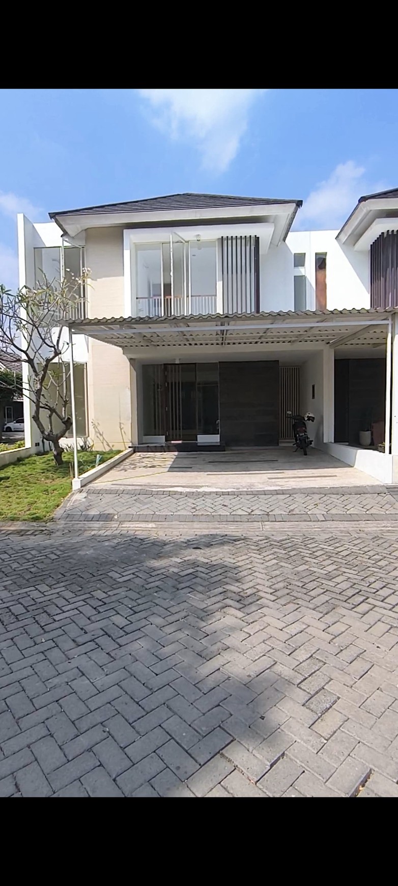 Sewa Rumah 2 Lantai Northwest Citraland Lake View Surabaya