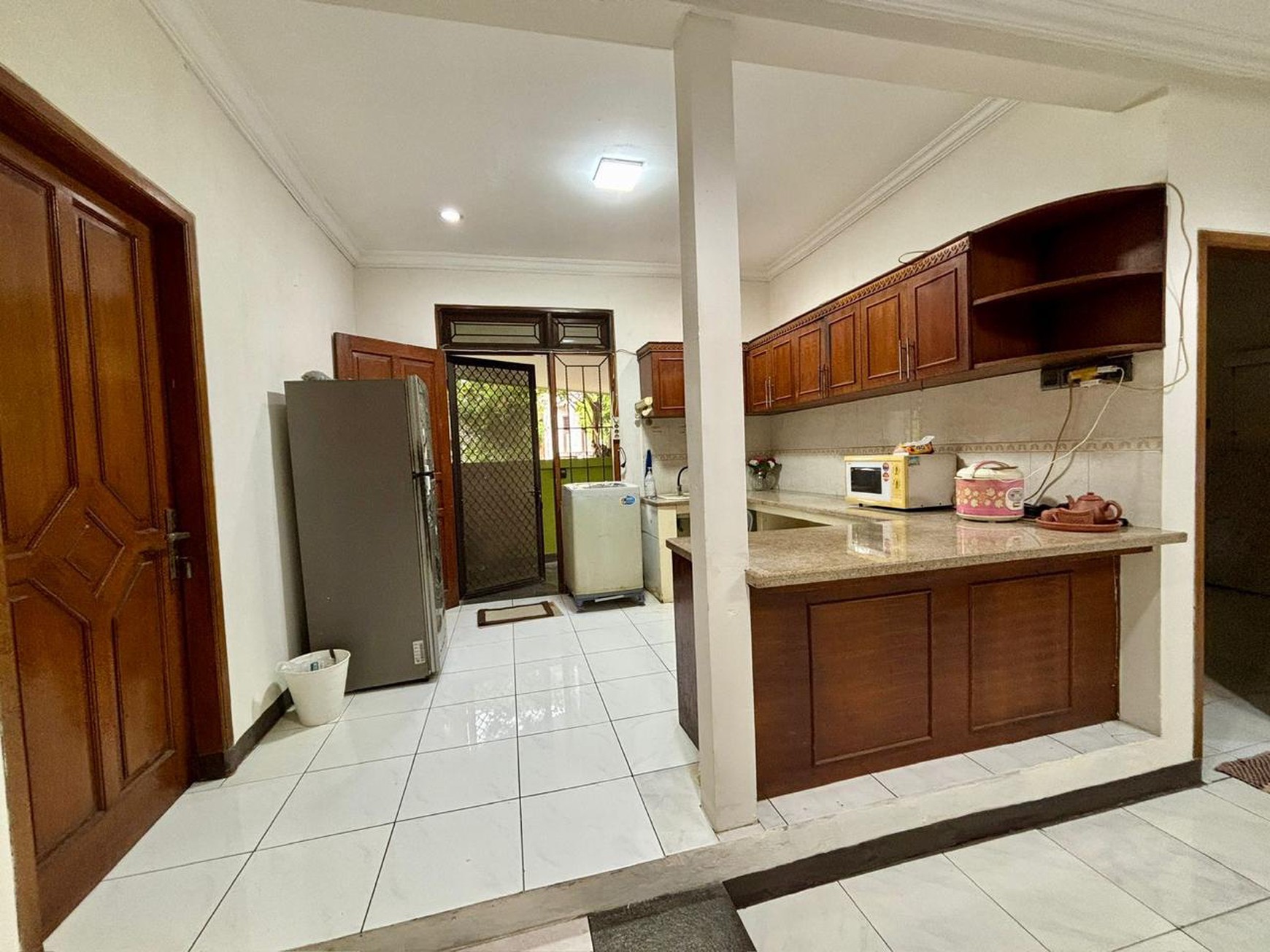 Rumah di Sektor 3A dengan KT 4+1 KM 2+1 SHM