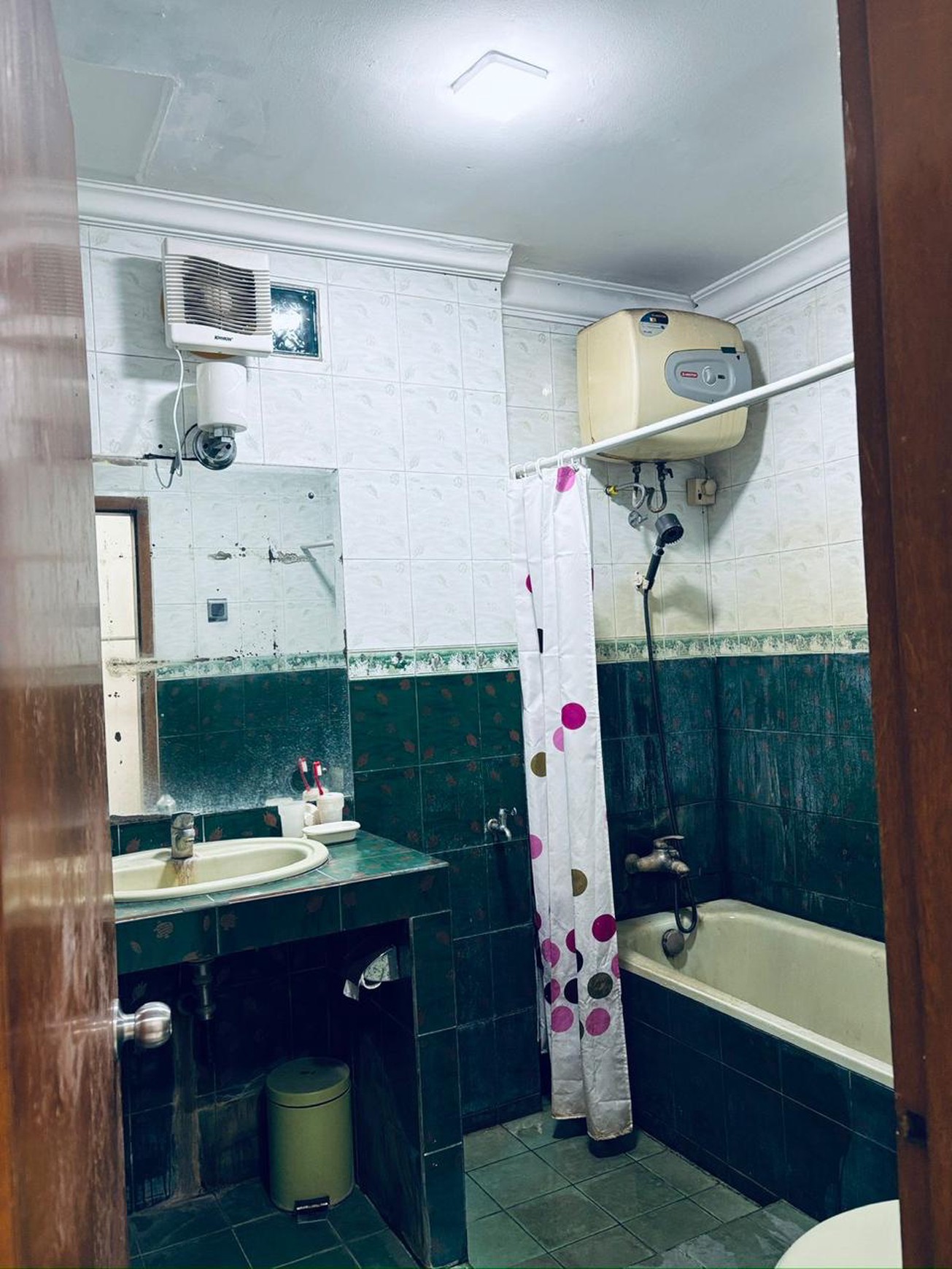 Rumah di Sektor 3A dengan KT 4+1 KM 2+1 SHM
