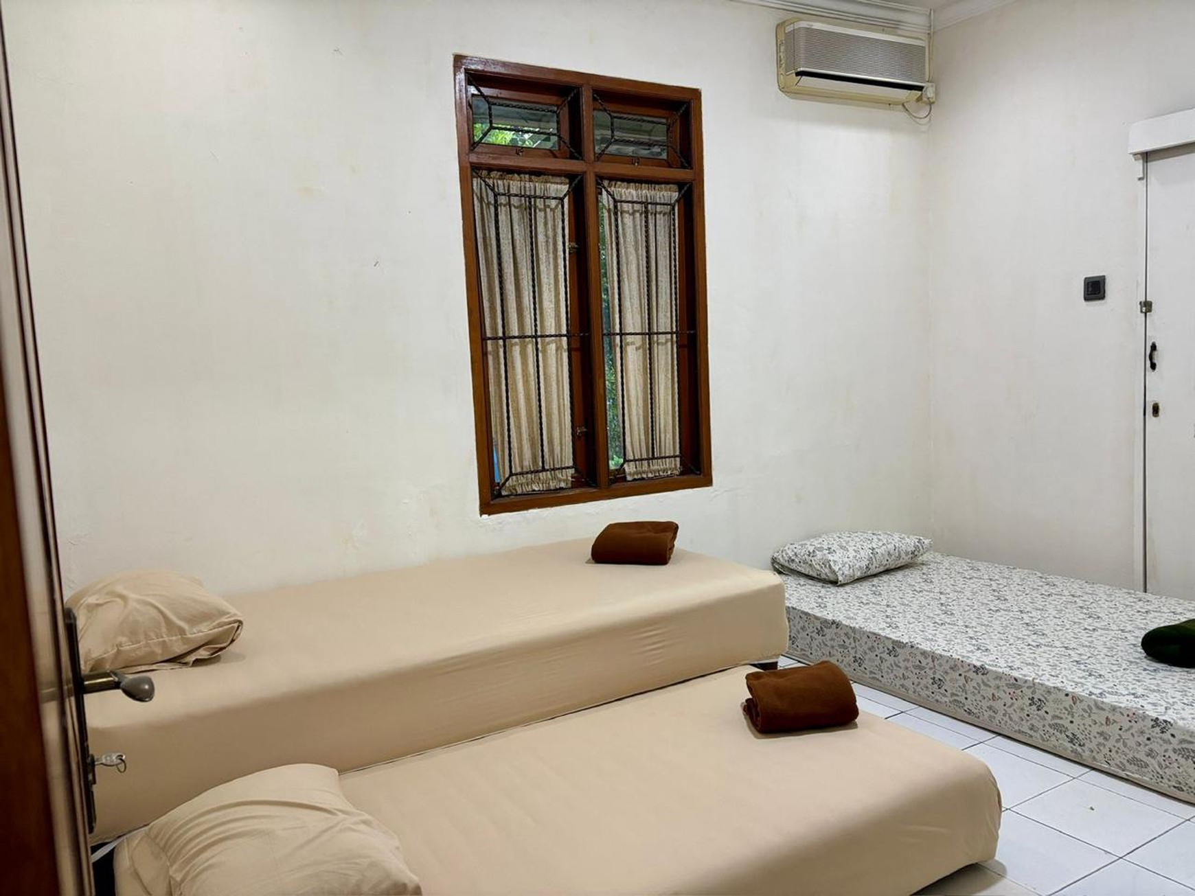Rumah di Sektor 3A dengan KT 4+1 KM 2+1 SHM