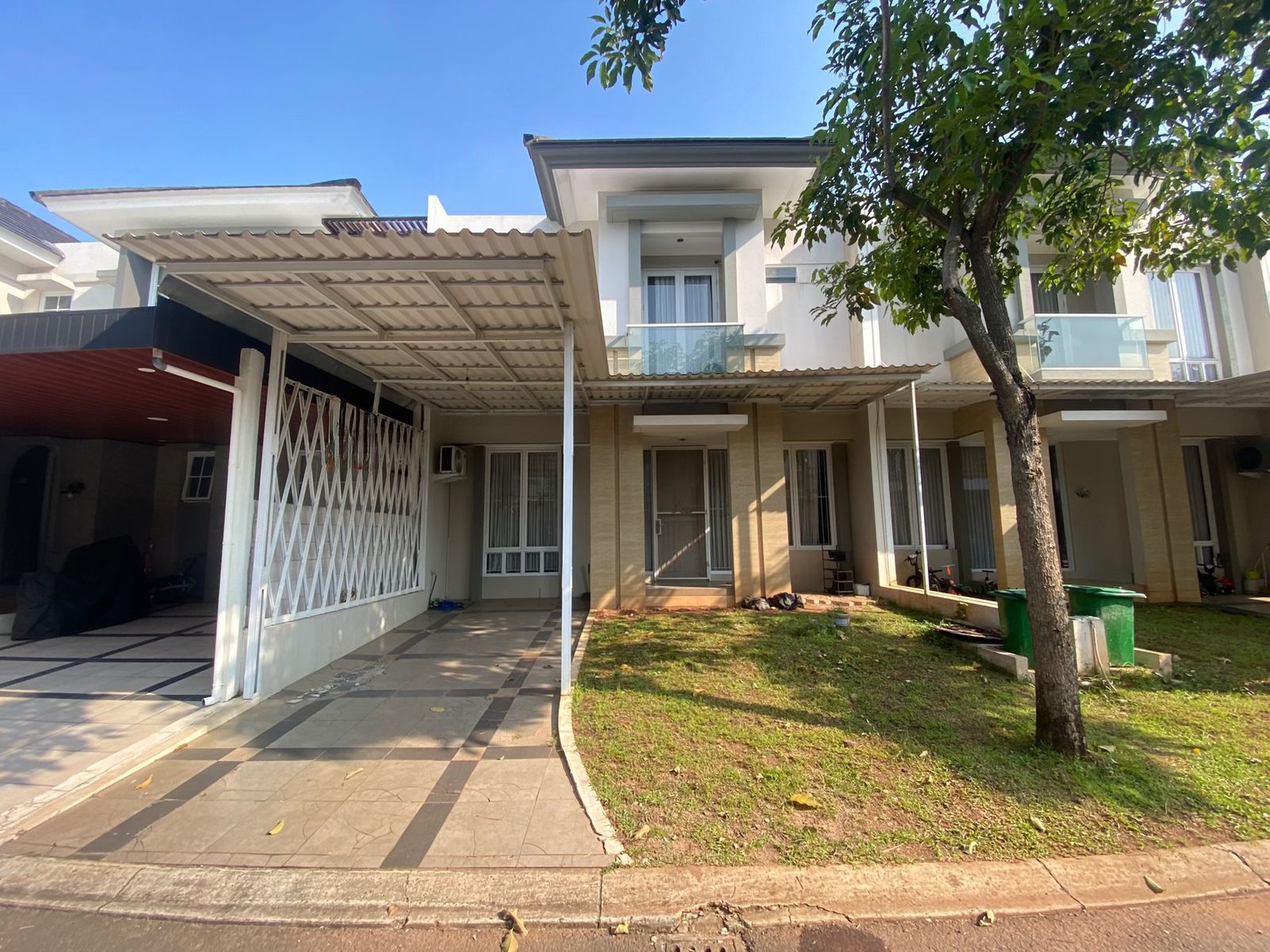 RUMAH CANTIK 2 LANTAI DI CITRALAND CIBUBUR