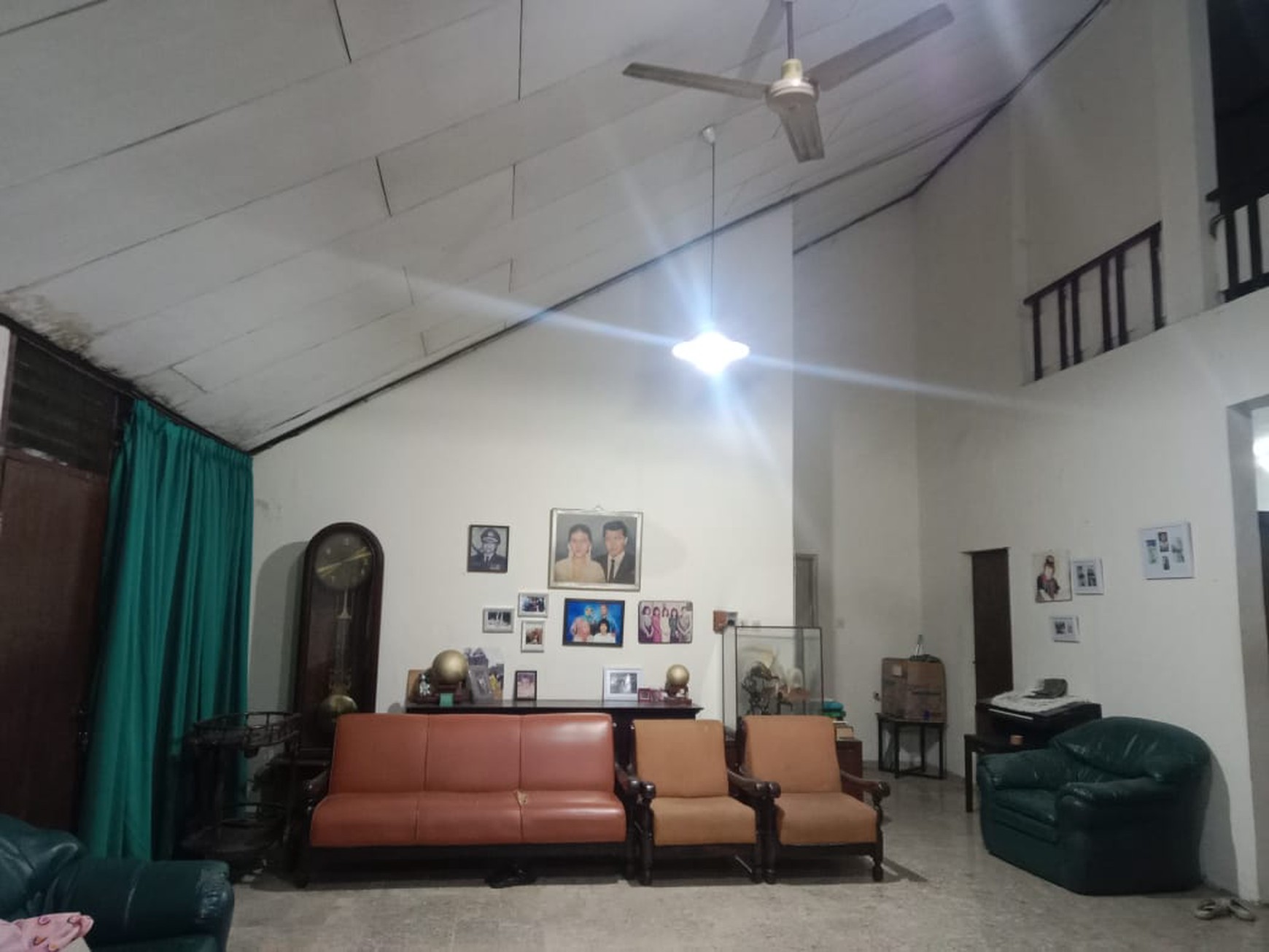 Rumah Siap Huni di Jakarta Selatan dengan KT 8 + 2 KM 4 + 1 Surat SHM