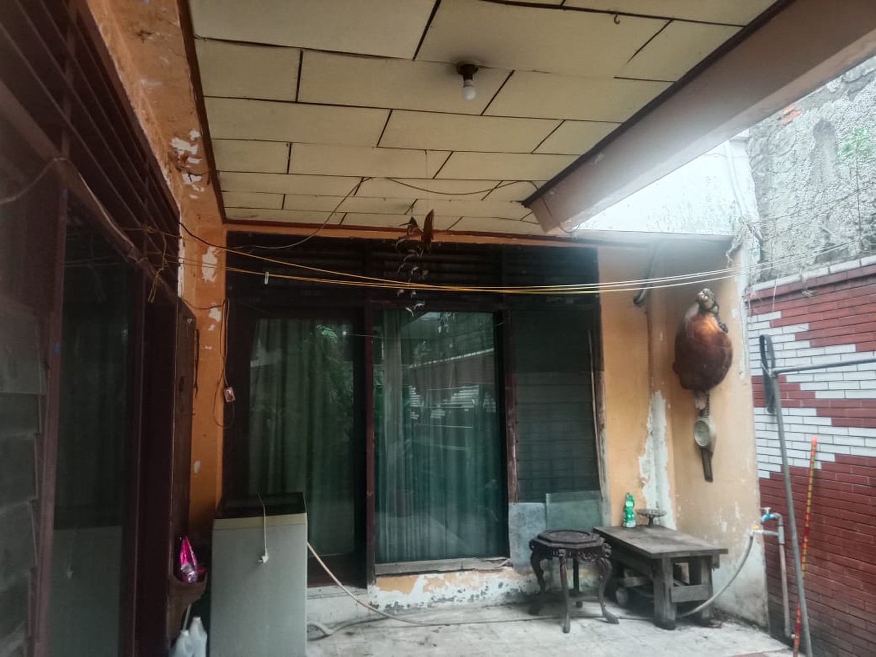 Rumah Siap Huni di Jakarta Selatan dengan KT 8 + 2 KM 4 + 1 Surat SHM