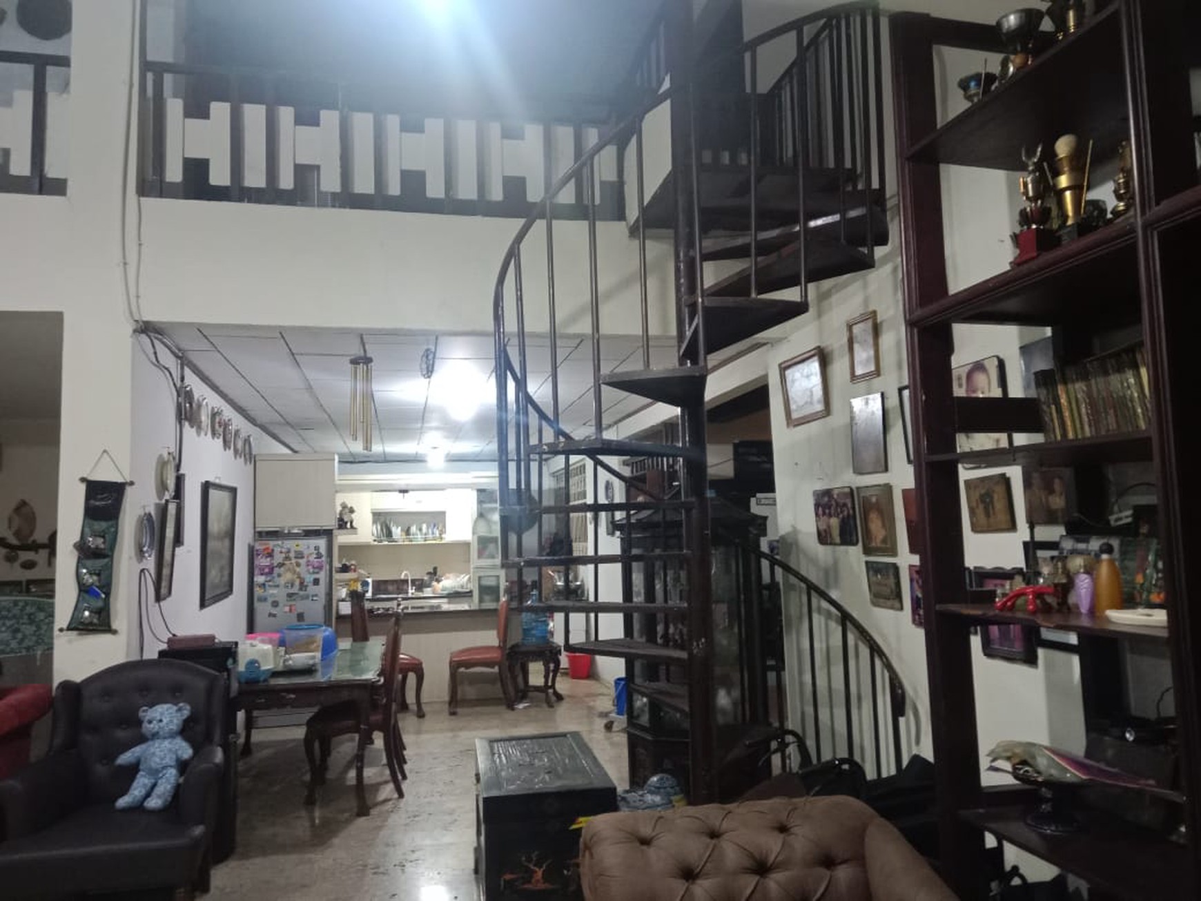 Rumah Siap Huni di Jakarta Selatan dengan KT 8 + 2 KM 4 + 1 Surat SHM