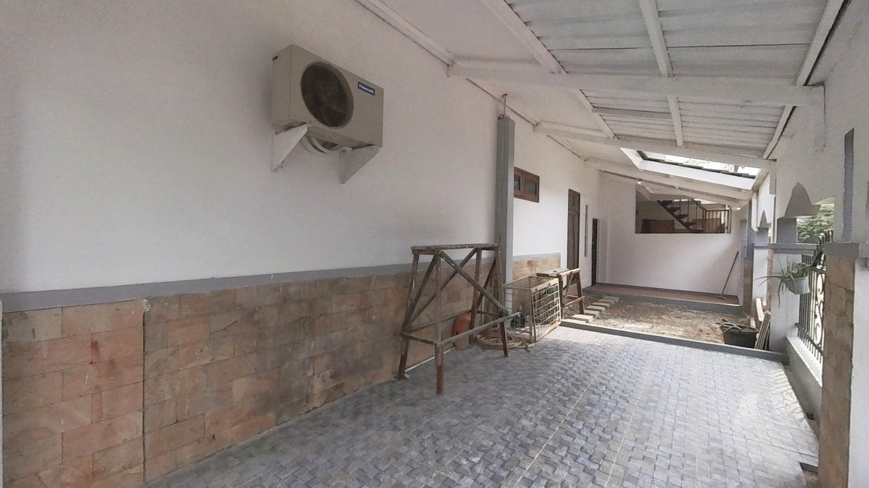 Rumah Hoek Jl Karmila, Pondok Gede, Jatiwaringin