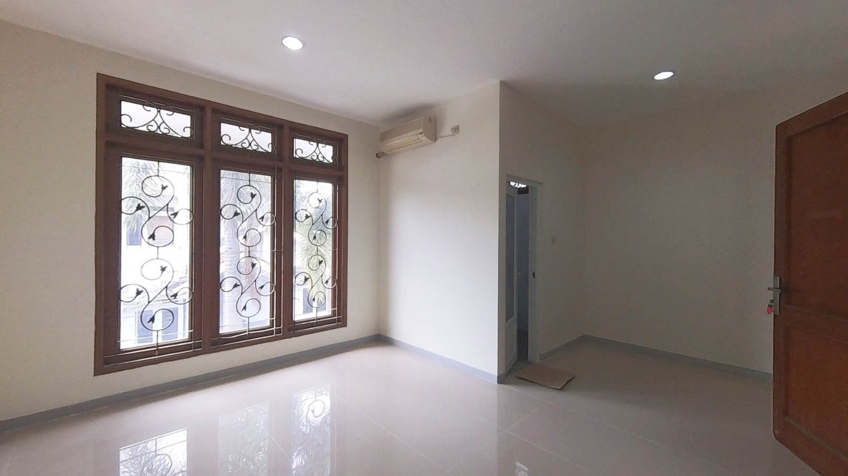 Rumah Hoek Jl Karmila, Pondok Gede, Jatiwaringin