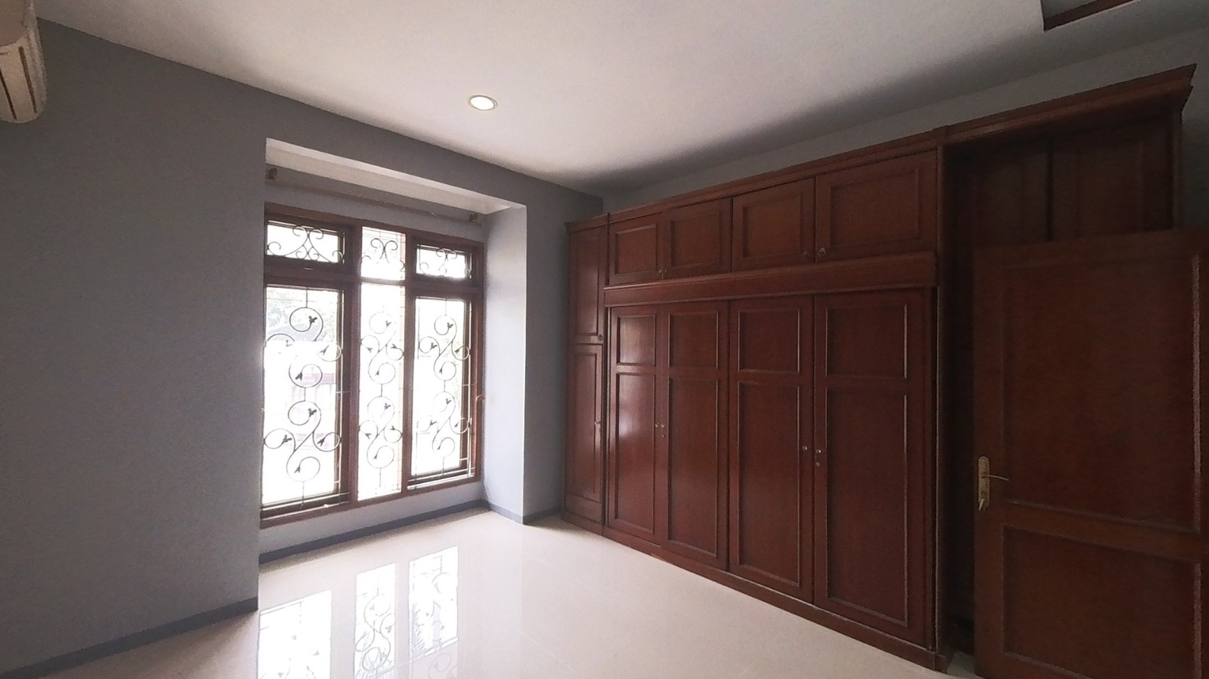 Rumah Hoek Jl Karmila, Pondok Gede, Jatiwaringin
