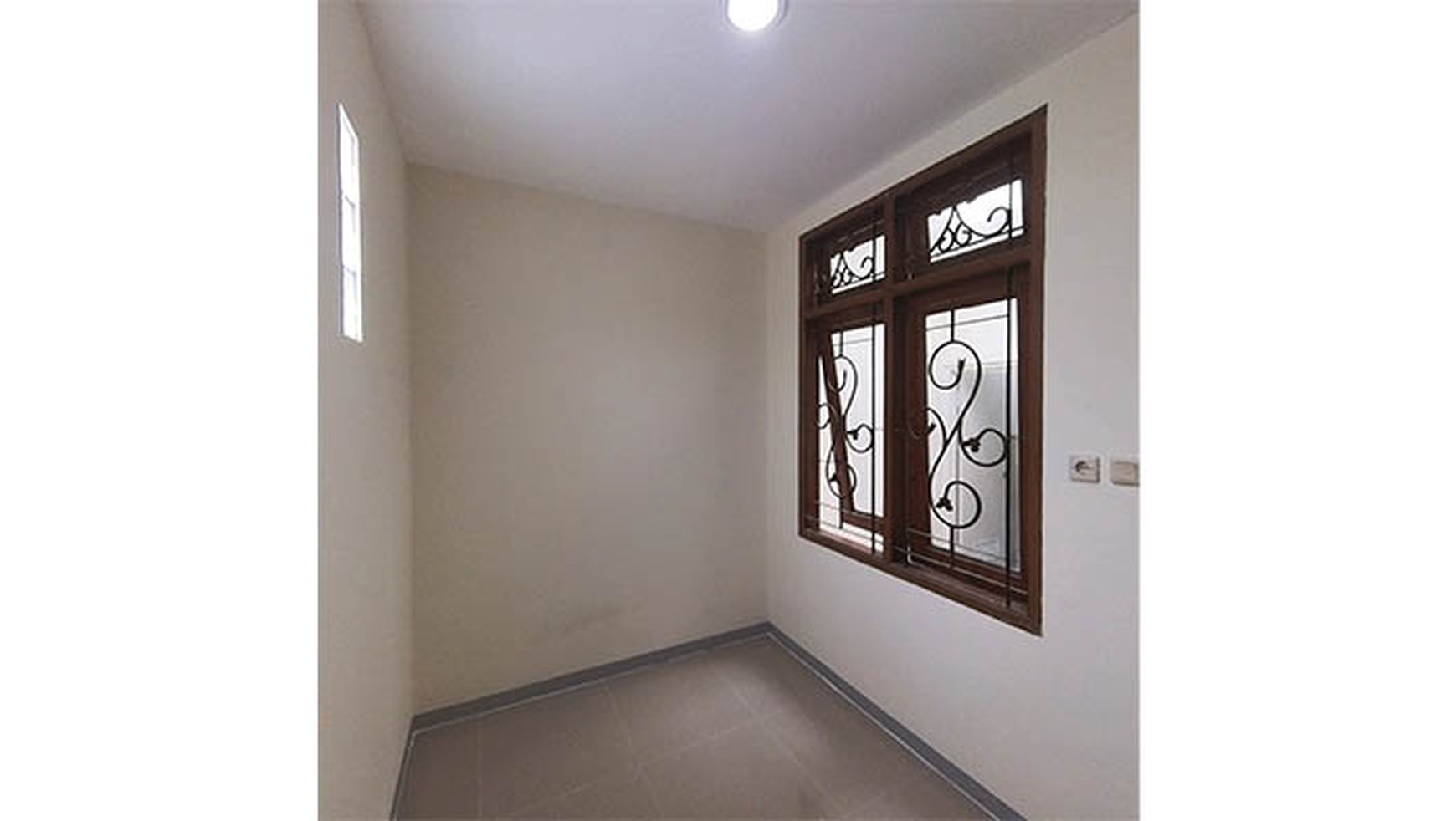 Rumah Hoek Jl Karmila, Pondok Gede, Jatiwaringin