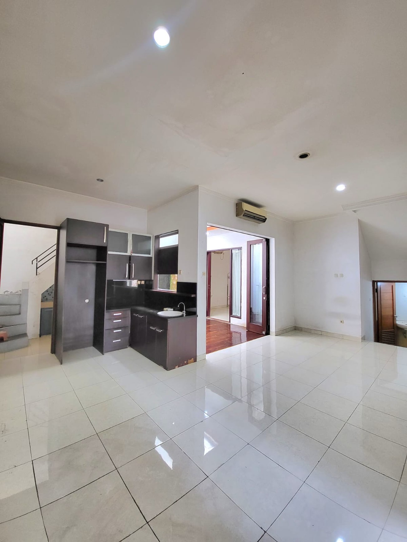 Rumah Bagu Di Emerald Residence Bintaro Jaya Sektor 9
