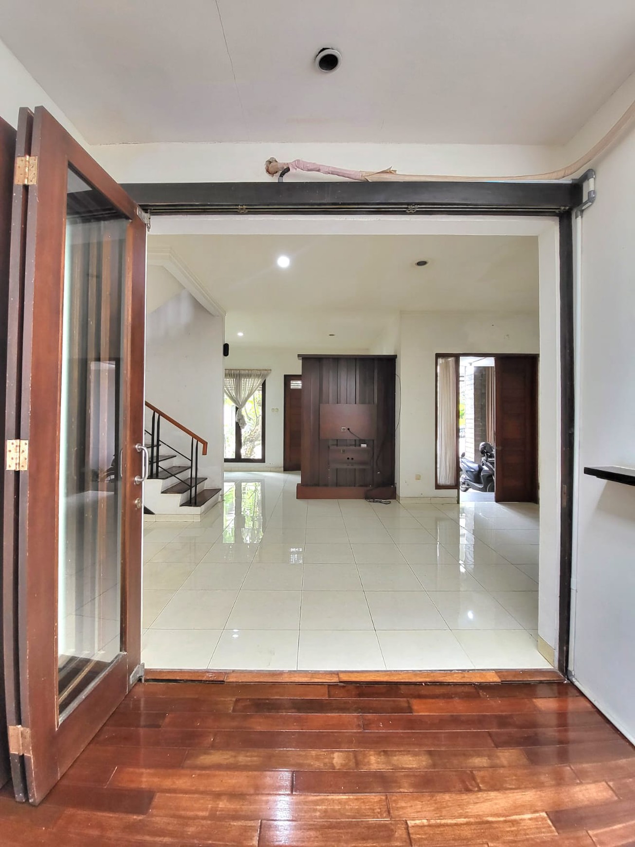 Rumah Bagu Di Emerald Residence Bintaro Jaya Sektor 9
