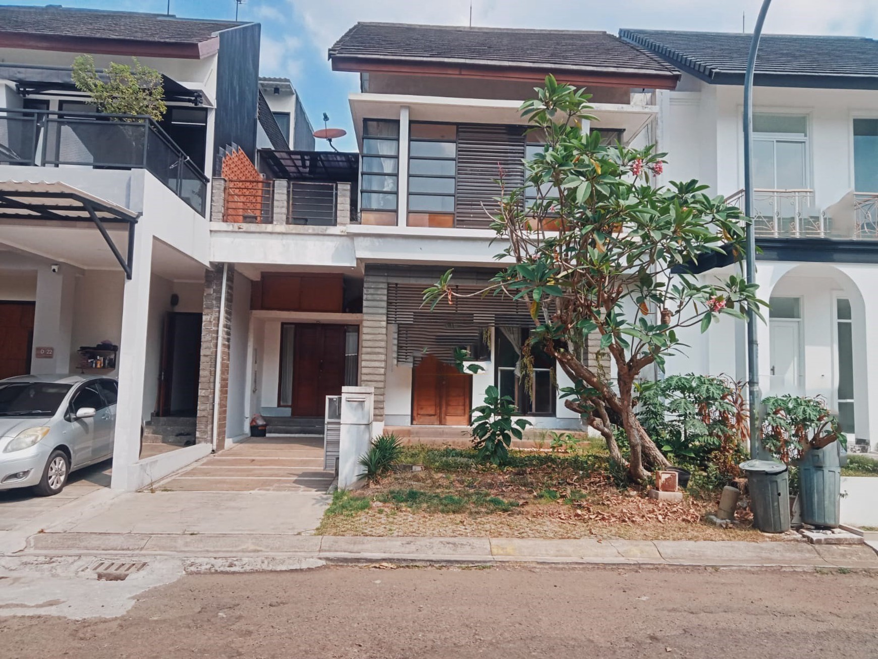 Rumah Bagu Di Emerald Residence Bintaro Jaya Sektor 9