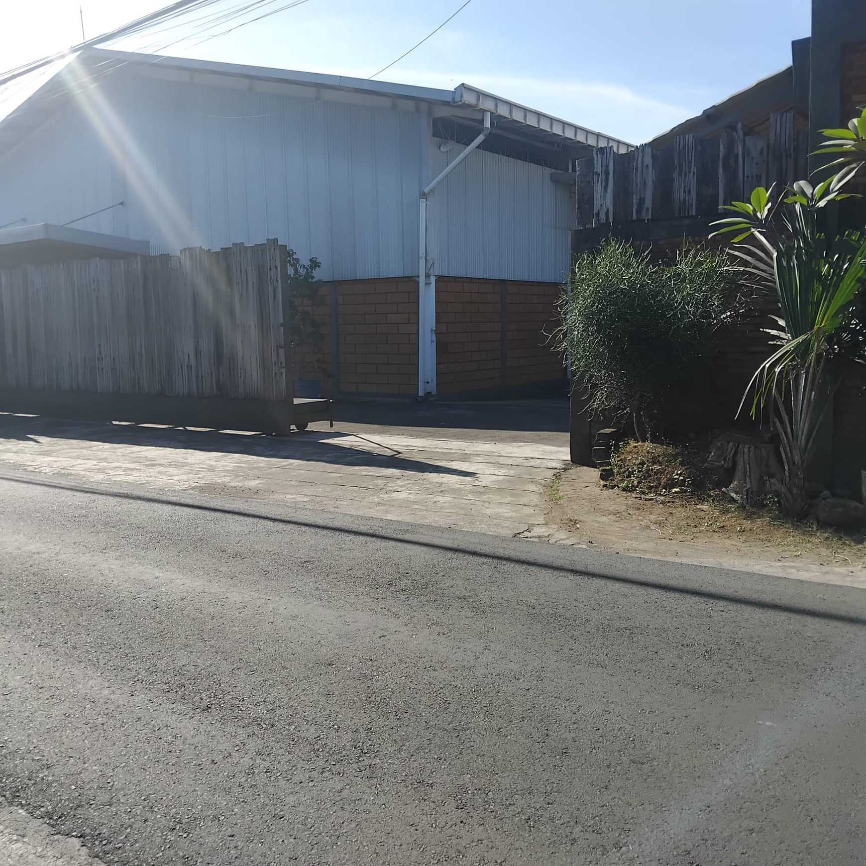 Tanah Luas + Gudang Siap Pakai Lokasi Bangunjiwo Kasihan Bantul 