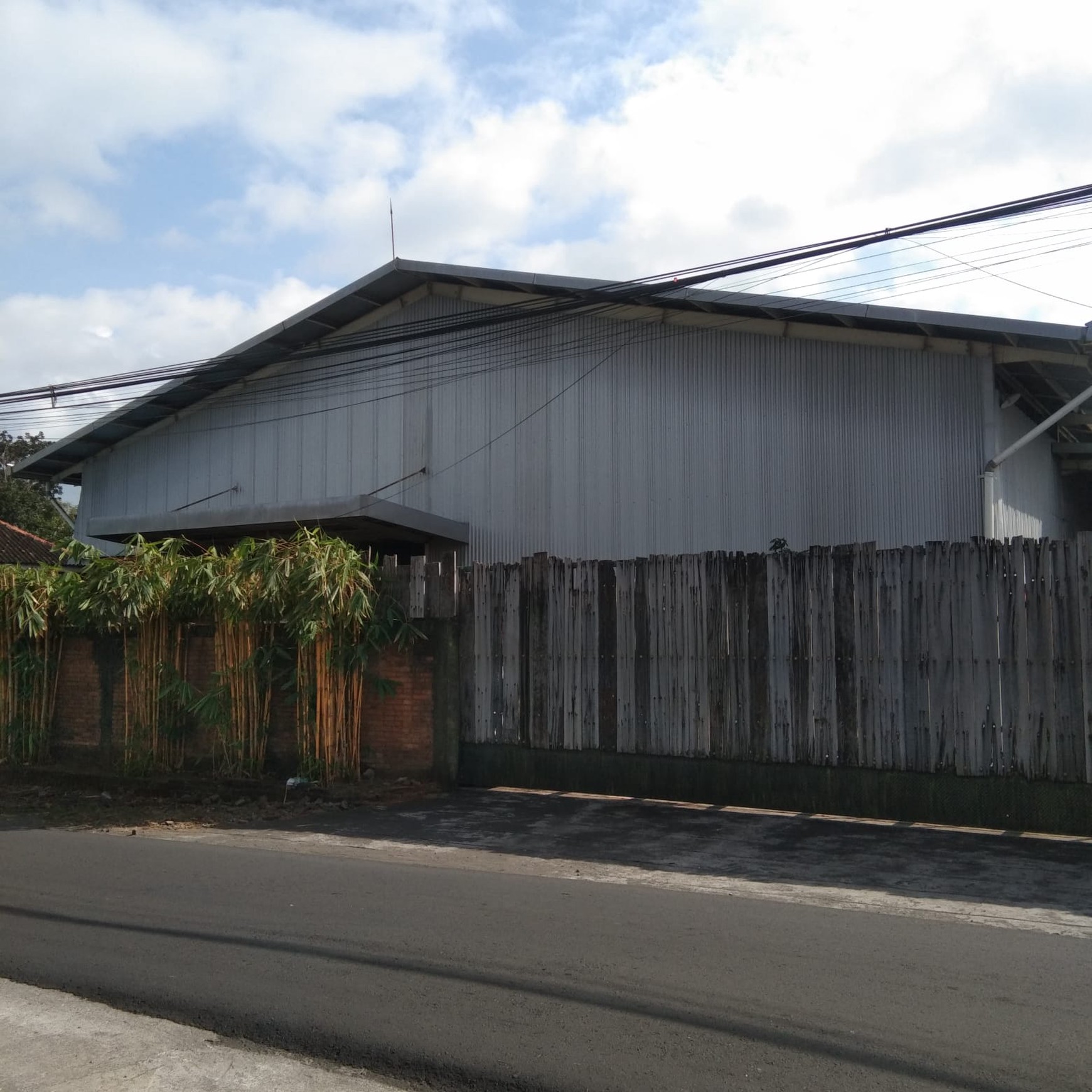 Tanah Luas + Gudang Siap Pakai Lokasi Bangunjiwo Kasihan Bantul 