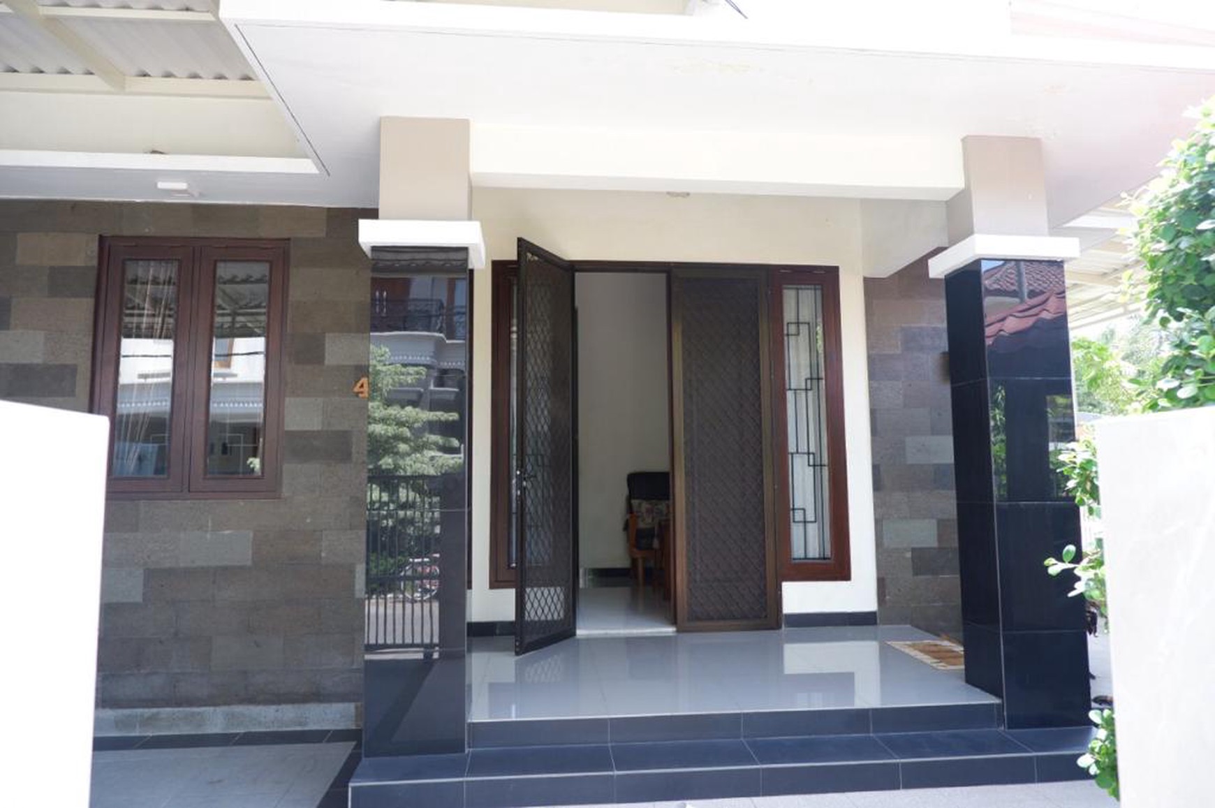 Rumah Hook Dijual di Deltasari Indah Waru Lokasi Strategis & Terawat!