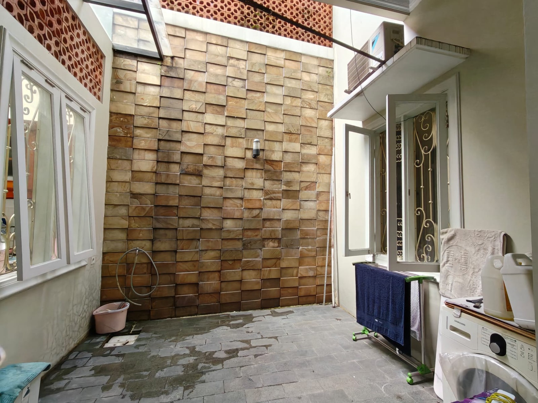 Rumah siap huni semi furnish , Jagakarsa Jakarta Selatan