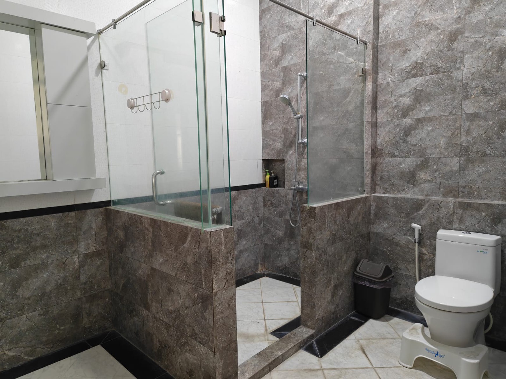 Rumah siap huni semi furnish , Jagakarsa Jakarta Selatan