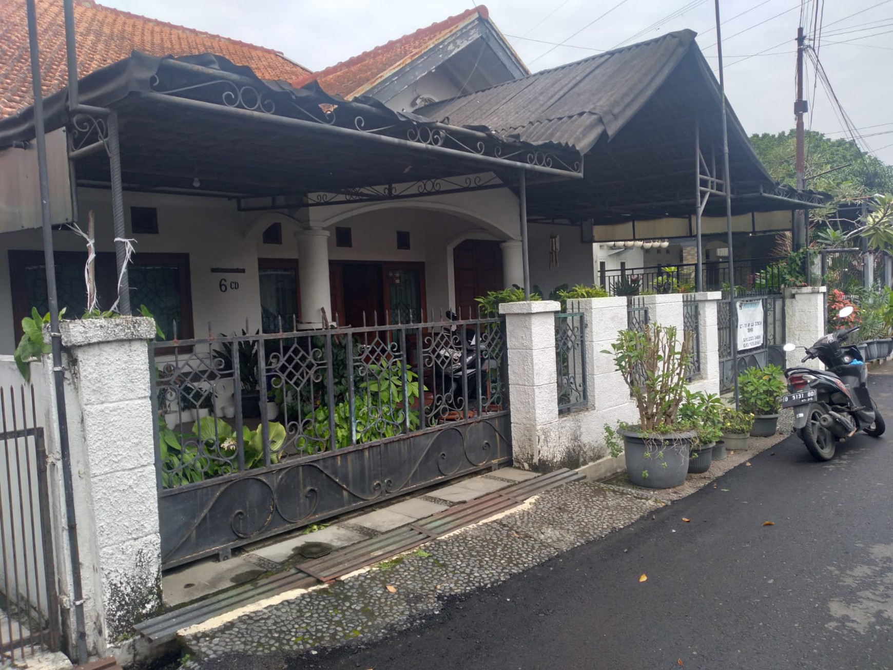 Rumah Keluarga Menawan di Sanggar Kencana Bandung