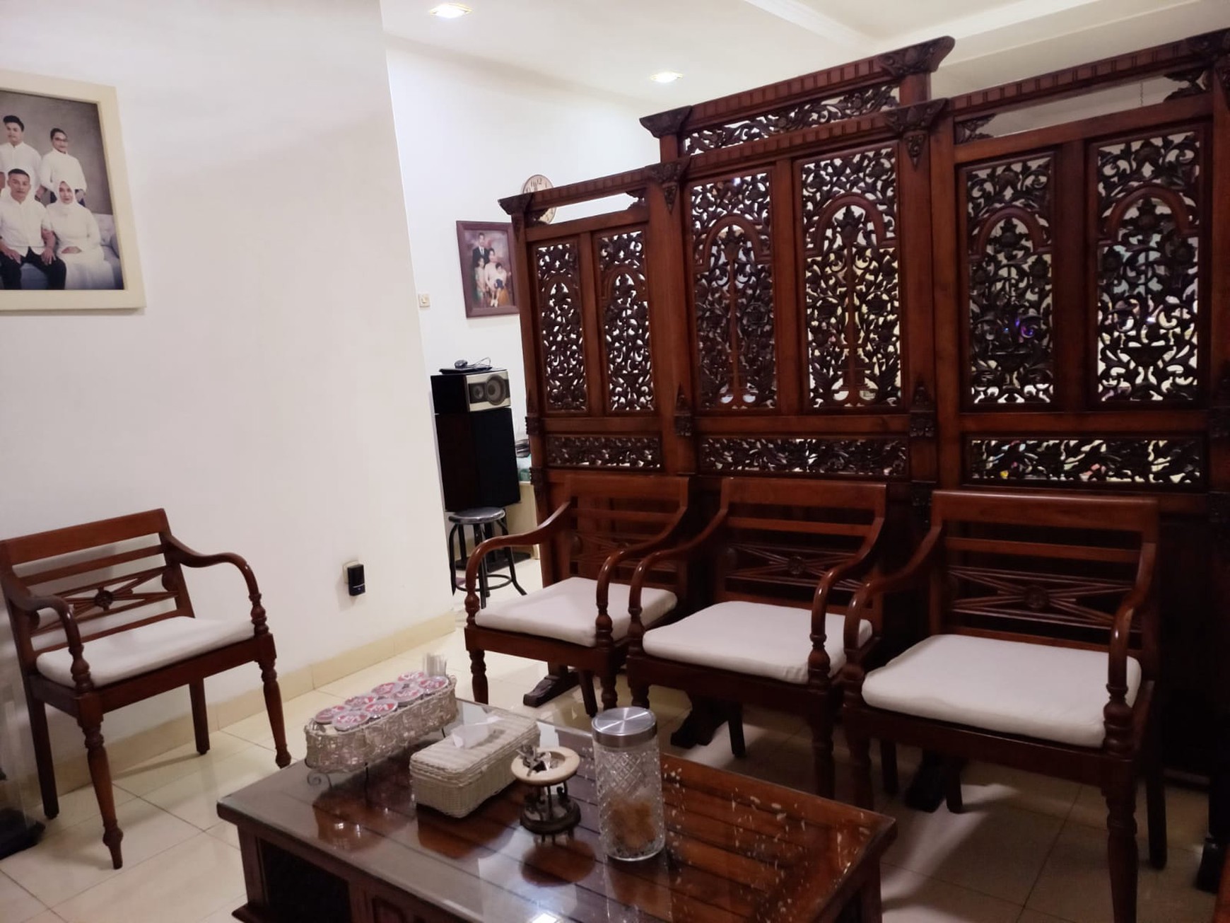 Rumah Keluarga Menawan di Sanggar Kencana Bandung