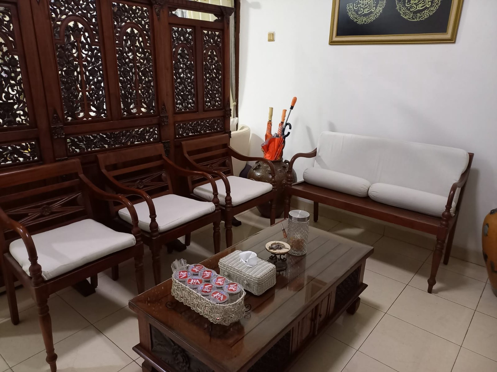 Rumah Keluarga Menawan di Sanggar Kencana Bandung