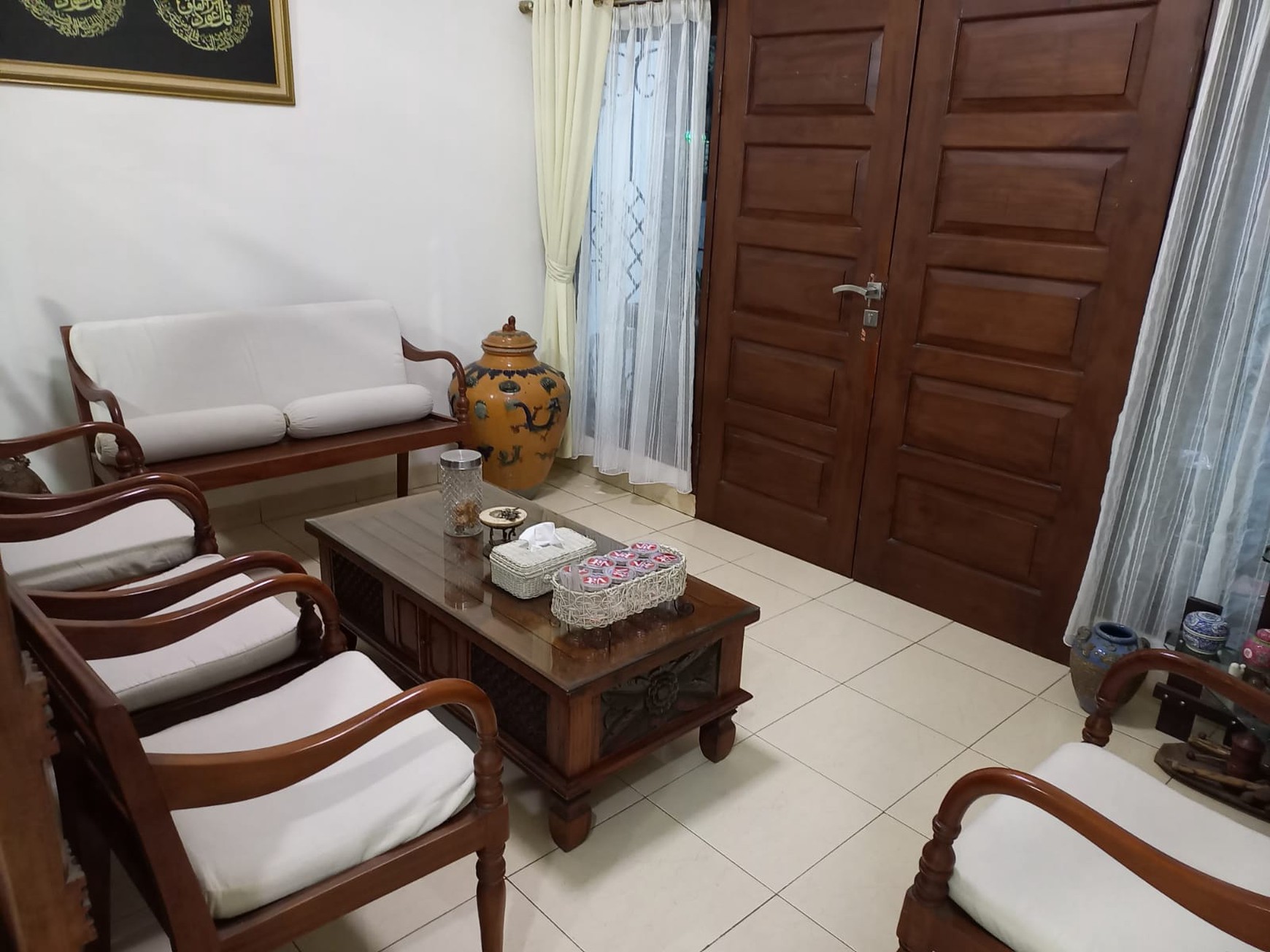 Rumah Keluarga Menawan di Sanggar Kencana Bandung