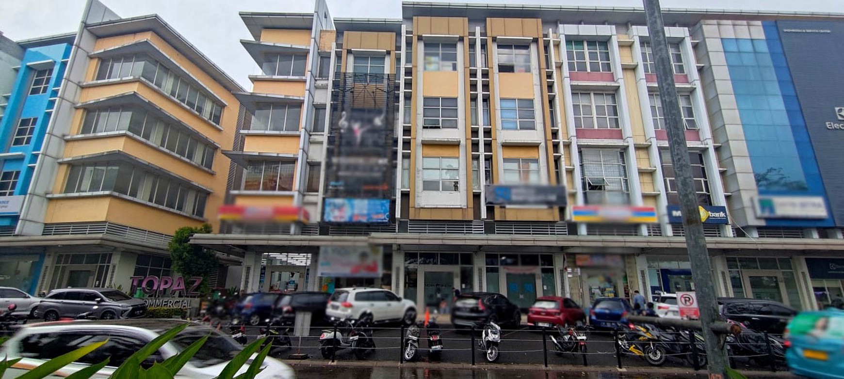 Ruko Hadap Jalan raya, paling dekat ke Cluster perumahan Summarecon Bekasi, bangunan 4 lantai + mezanine, ada taman belakang, partisi kantor