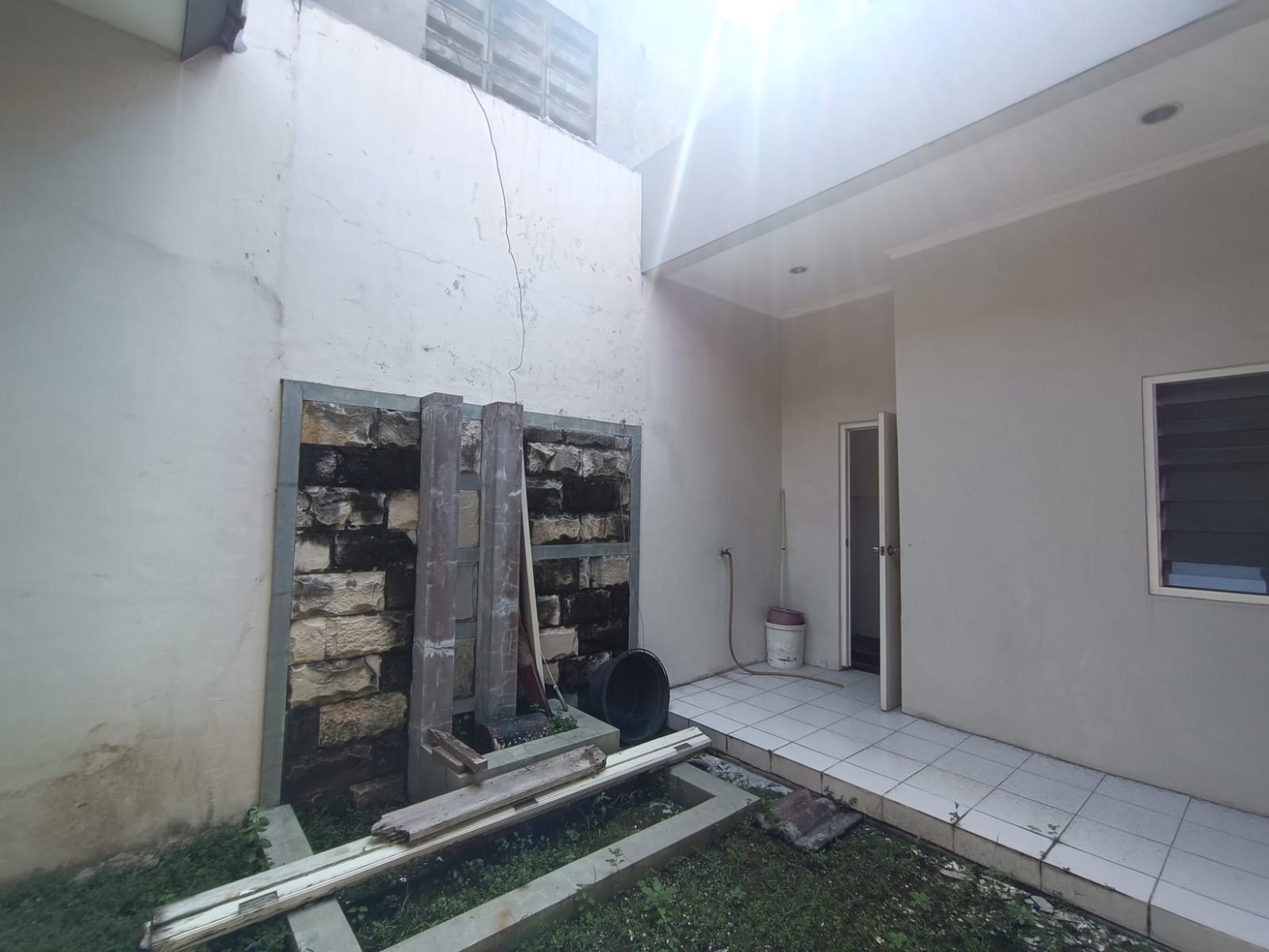 Dijual Rumah Siap Huni; Model Minimalis di Baruk Utara, Surabaya