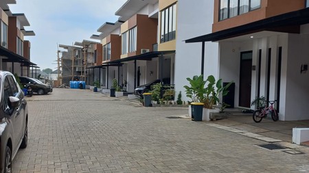 Rumah Bagus Di Jl Royal Jombang Raya Tangerang Selatan