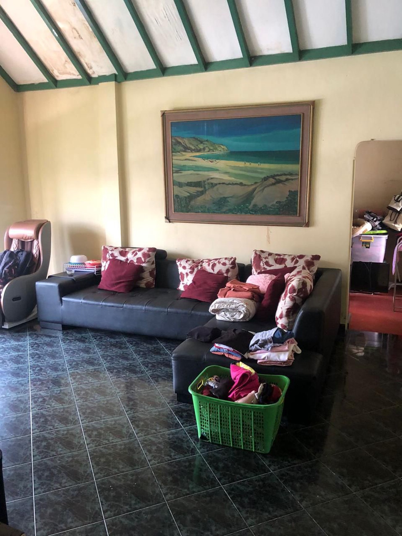 Rumah Cocok Untuk Keluarga Besar Lokasi Strategis di Wirobrajan Yogyakarta 