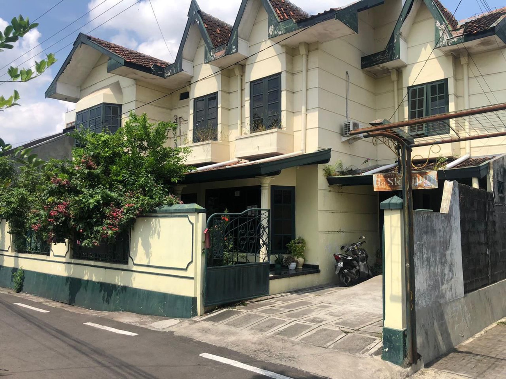 Rumah Cocok Untuk Keluarga Besar Lokasi Strategis di Wirobrajan Yogyakarta 