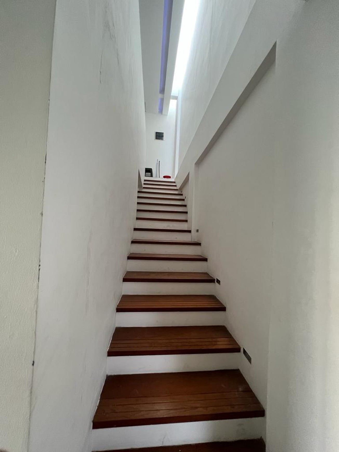 RUMAH MEWAH, TERAWAT DAN KEKINIAN! Rumah Bagya di Jln. H. Gandun