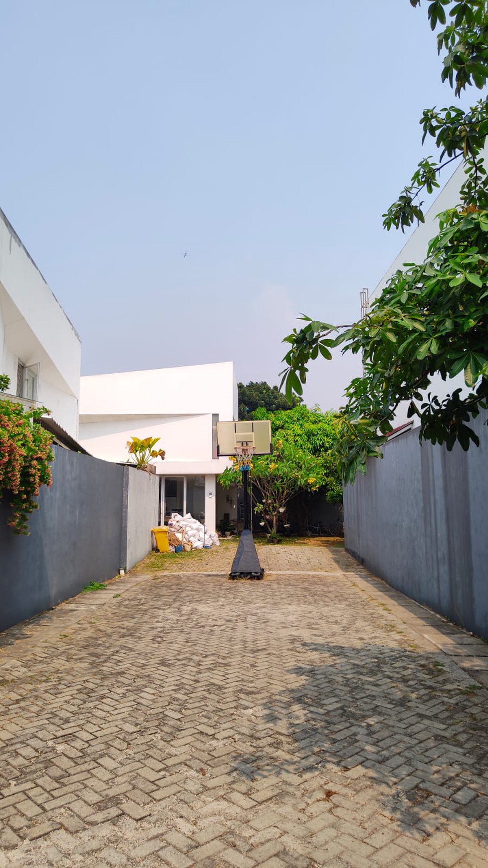 RUMAH MEWAH, TERAWAT DAN KEKINIAN! Rumah Bagya di Jln. H. Gandun
