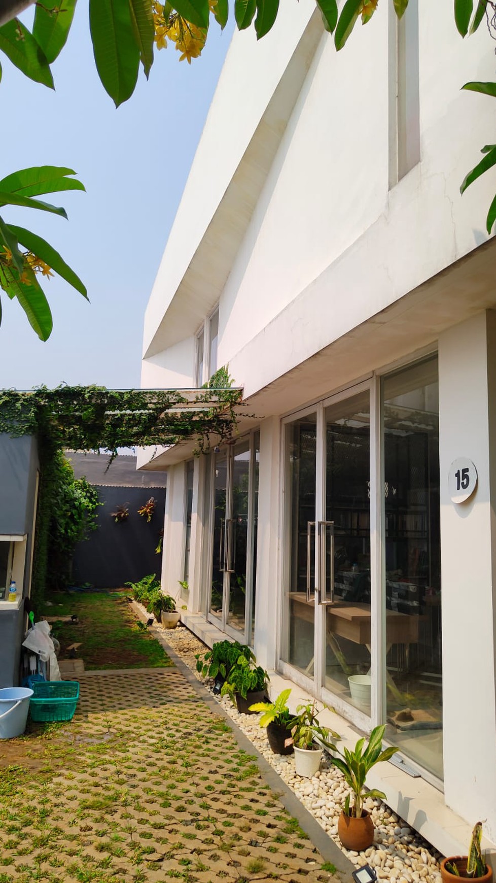 RUMAH MEWAH, TERAWAT DAN KEKINIAN! Rumah Bagya di Jln. H. Gandun