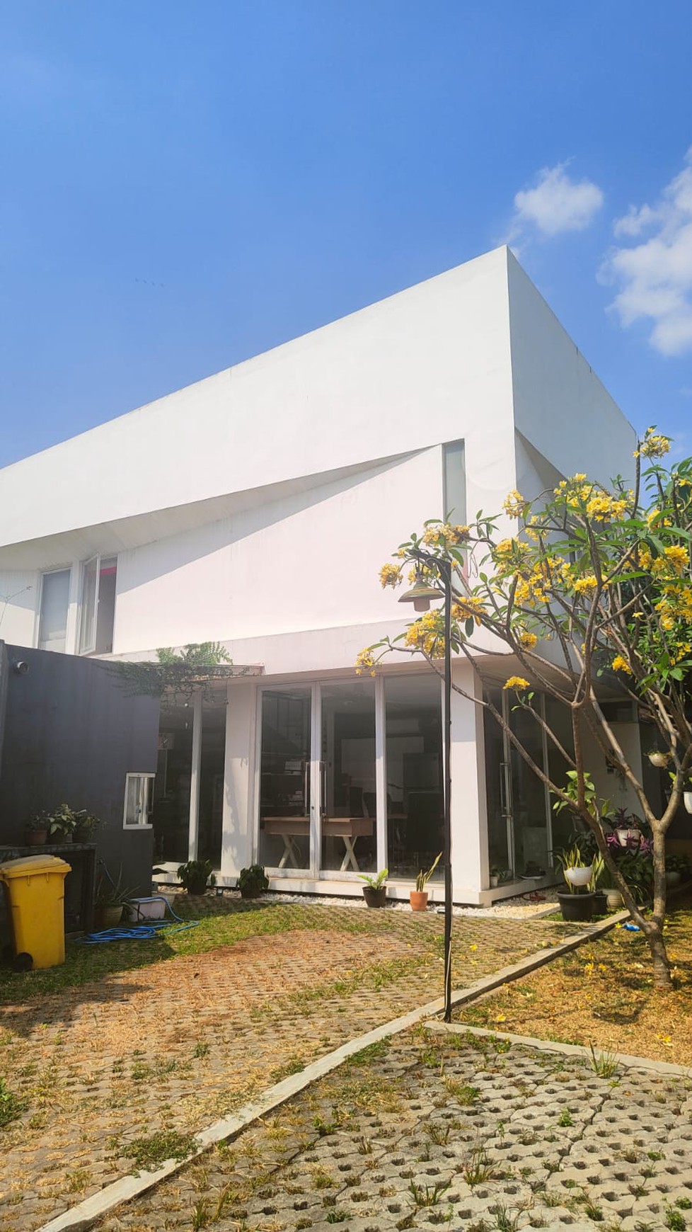 RUMAH MEWAH, TERAWAT DAN KEKINIAN! Rumah Bagya di Jln. H. Gandun