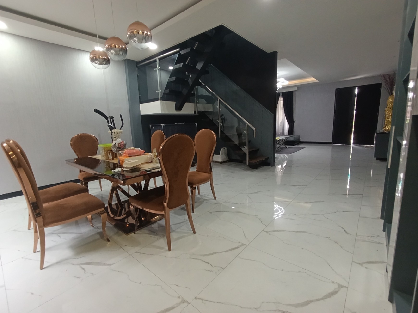 Di Jual Rumah bagus siap huni di Jl Bendi Kebayoran Lama Jakarta Selatan