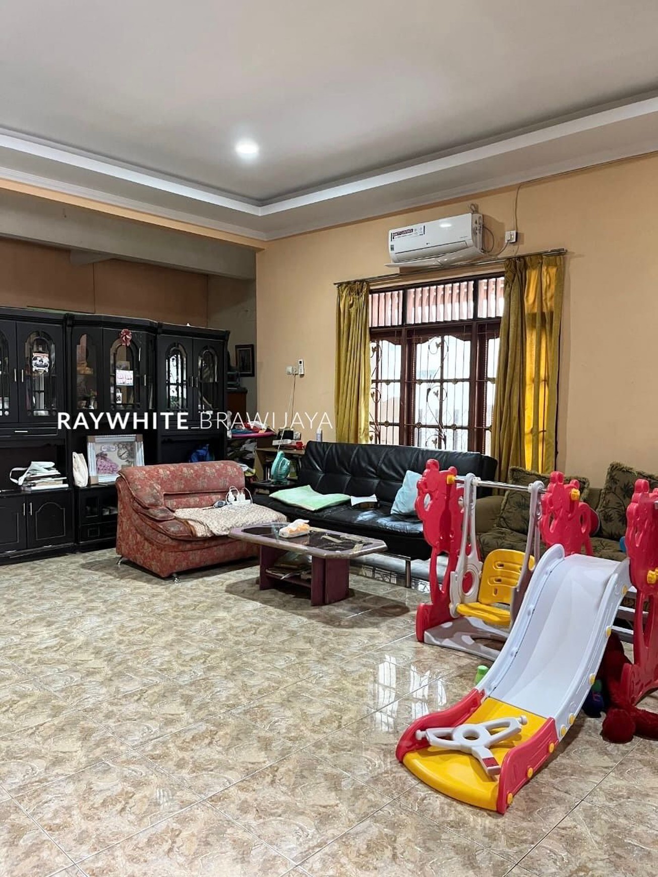 Rumah dalam kompleks Area Cimanggis Depok