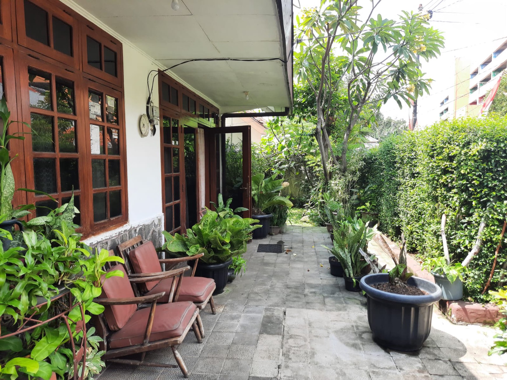 Rumah di Komplek Depkes Kramatjati Cocok untuk Usaha,Kos2an,dekat dengan RS PolriDengan