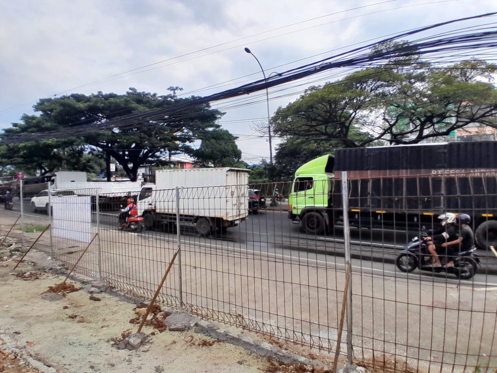 Kesempatan Investasi Tanah Komersial Jalan alternatif Cibubur harga murah di bawah NJOP