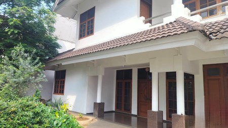 Residensial di  Karang Asem,  Jakarta Selatan, rumah kawasan menteri, 500m2, full marmer, layak huni, dekat Kedutaan Singapore dan Belanda