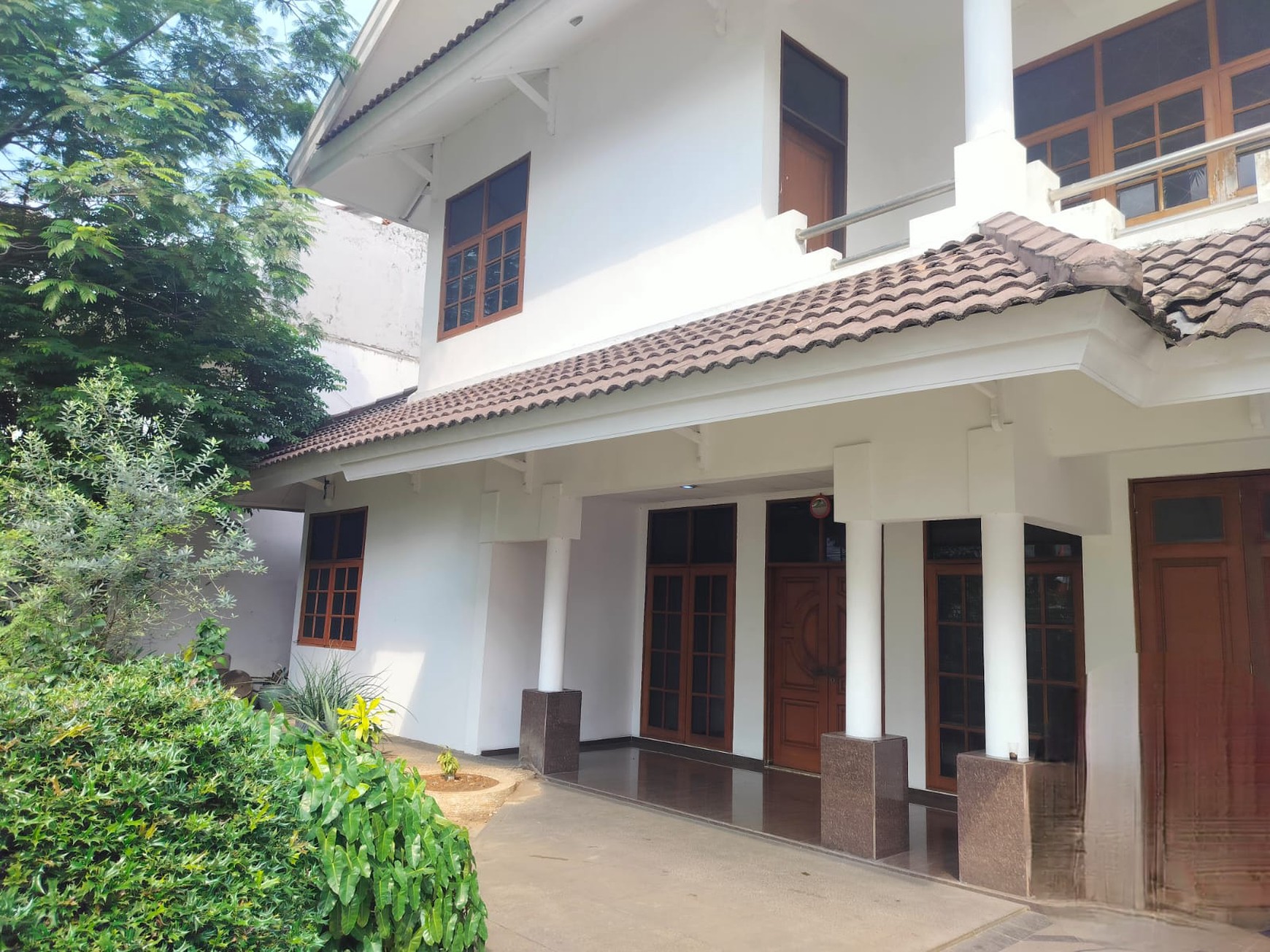 Residensial di Karang Asem, Jakarta Selatan, rumah kawasan menteri, 500m2, full marmer, layak huni, dekat Kedutaan Singapore dan Belanda