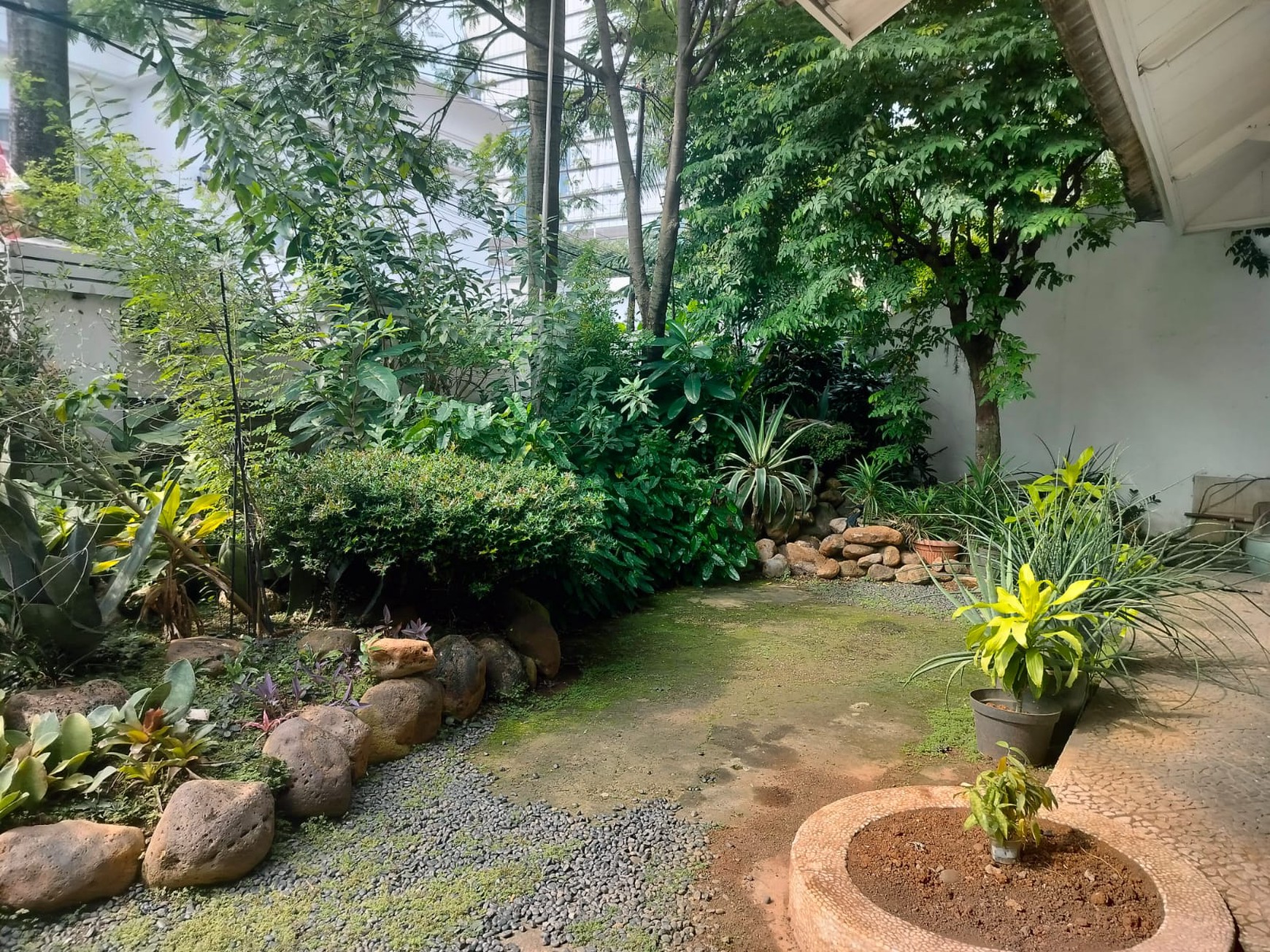 Residensial di Karang Asem, Jakarta Selatan, rumah kawasan menteri, 500m2, full marmer, layak huni, dekat Kedutaan Singapore dan Belanda