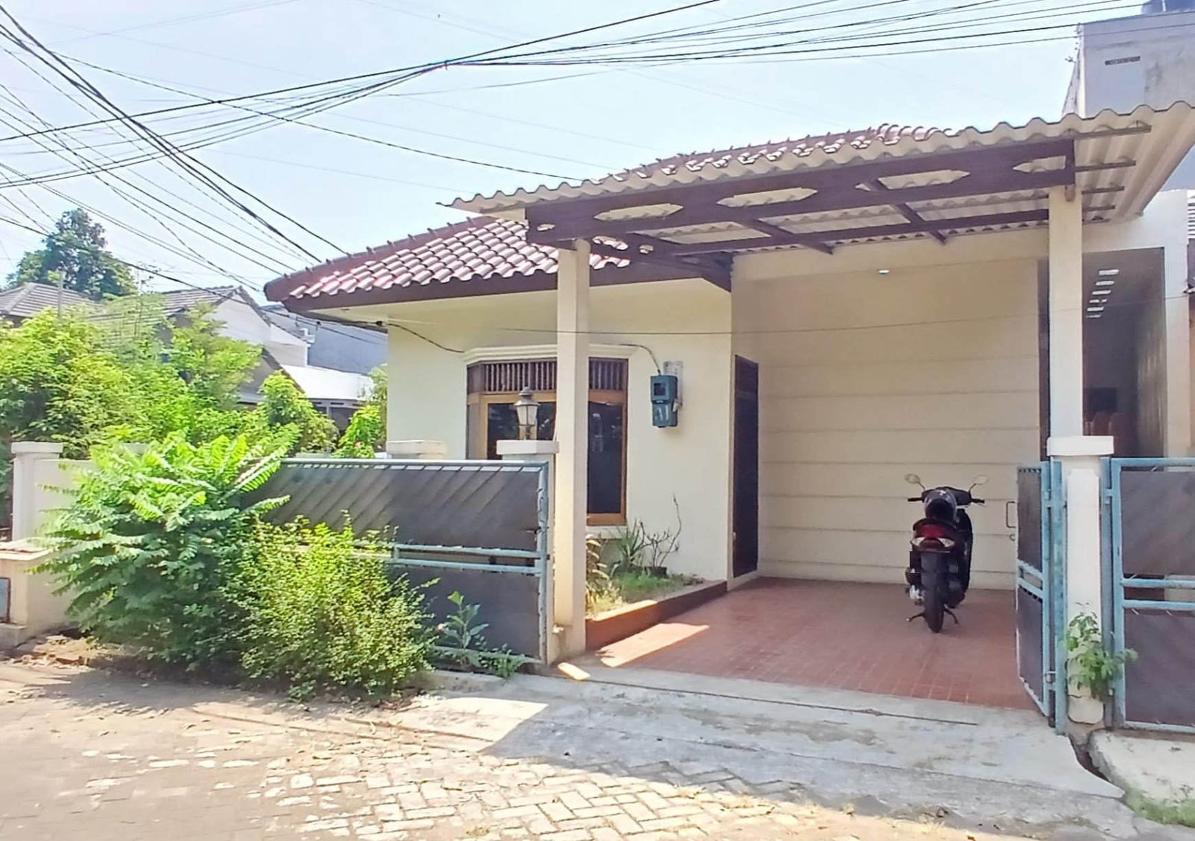 HOT SALE Murah, Rumah hook 2 lantai, rapih bagus di Pondok Karya, cocok untuk hunian dan usaha.