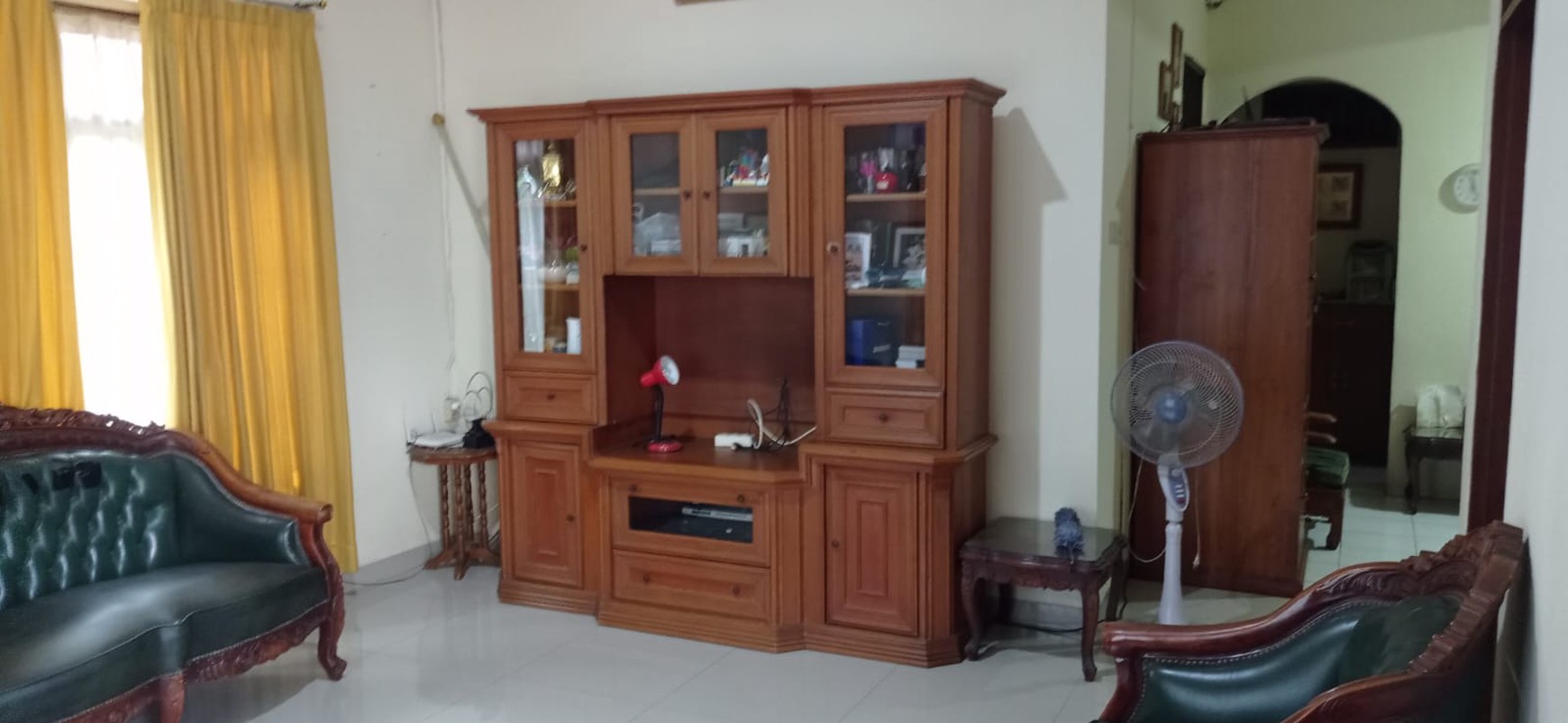 HOT SALE Murah, Rumah hook 2 lantai, rapih bagus di Pondok Karya, cocok untuk hunian dan usaha.