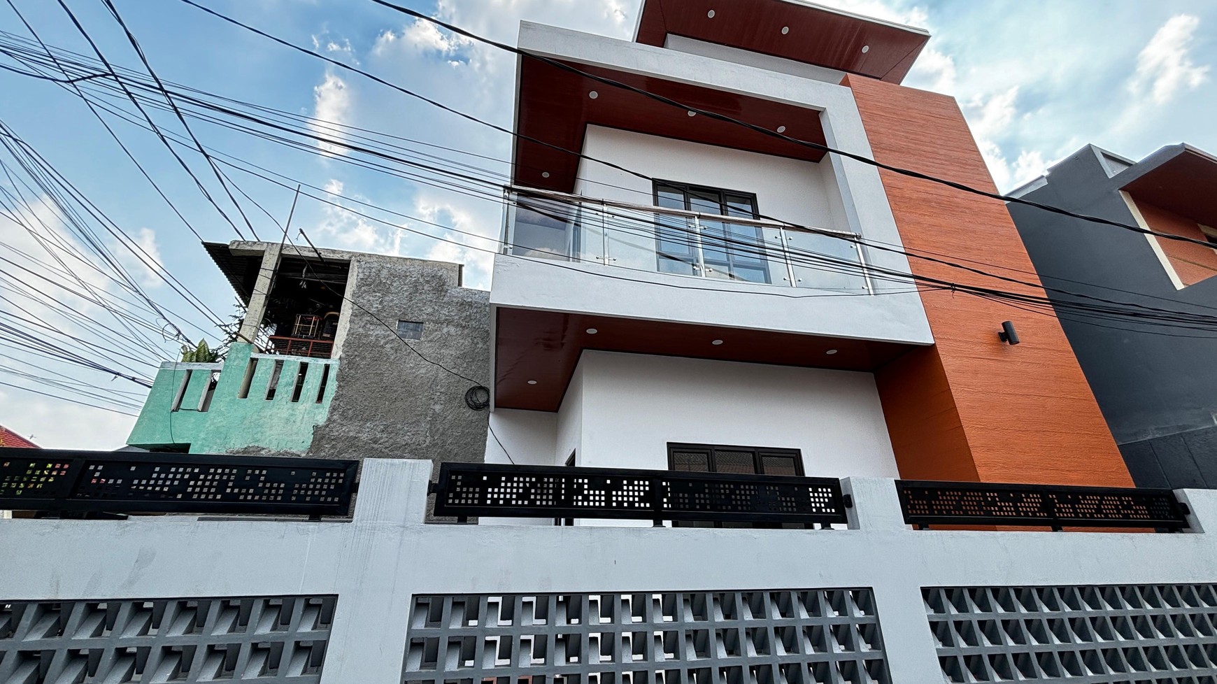 Rumah Baru 2 Lantai Di Kelapa Dua Ciracas Jakarta Timur 10 Menit Ke LRT & Pintu Toll
