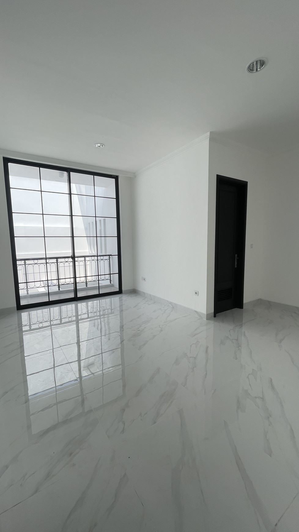 Rumah Cluster Villa Pasir Putih PIK2 - Lokasi Premium, Siap Huni!