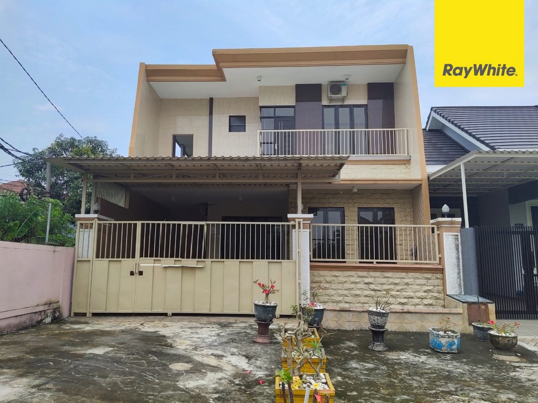 Dijual Rumah 2 lantai SHM di Pondok Mutiara Sidoarjo