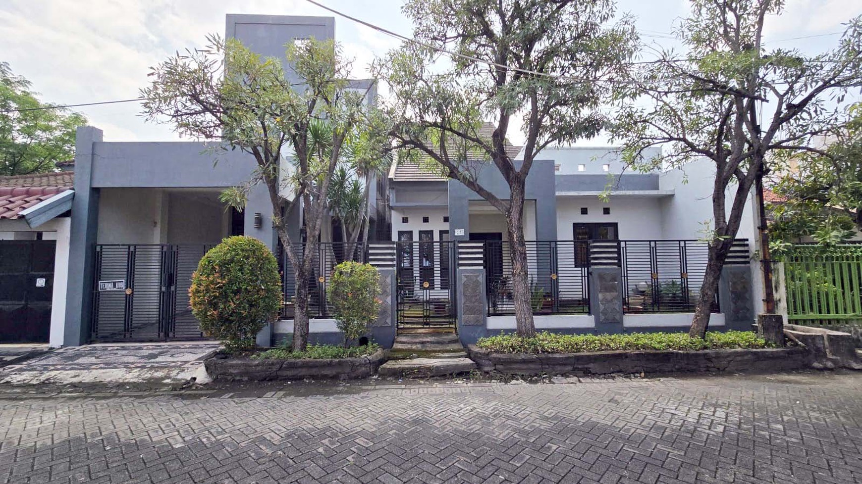 Rumah di Tenggilis Barat / Komplek YKP Kendangsari Surabaya Timur, Semi Furnished, One Gate System, untuk Rumah Tinggal + Kos - Kosan... SIAP HUNI - CT -