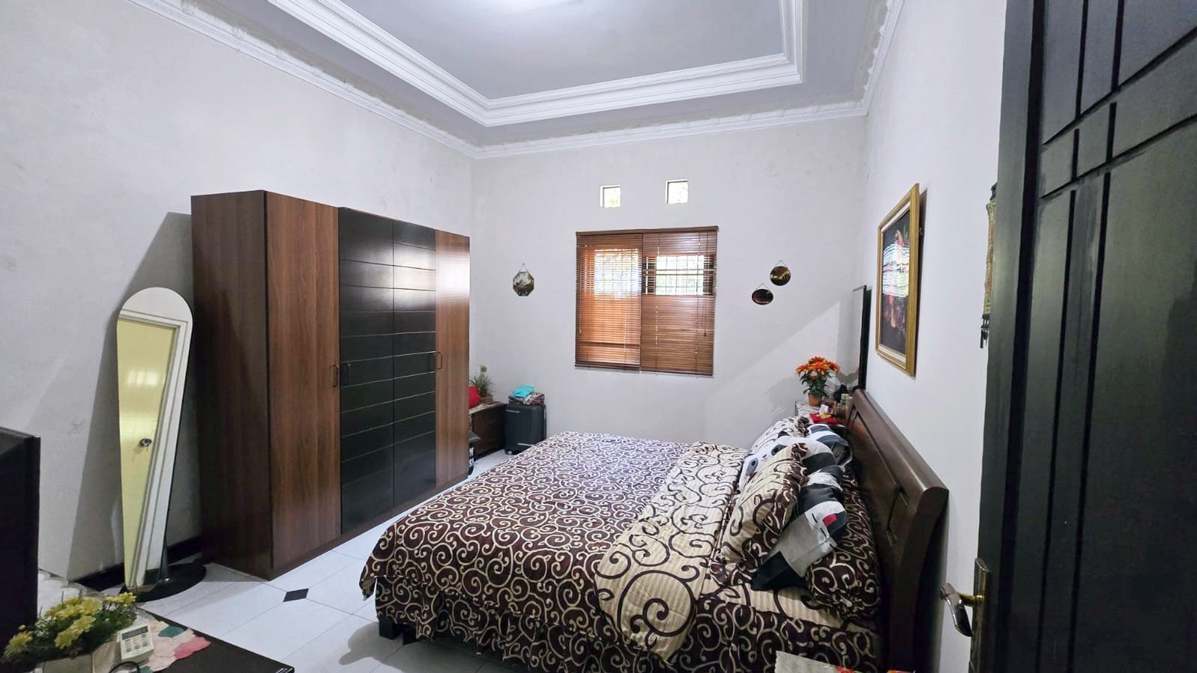 Rumah di Tenggilis Barat / Komplek YKP Kendangsari Surabaya Timur, Semi Furnished, One Gate System, untuk Rumah Tinggal + Kos - Kosan... SIAP HUNI - CT -
