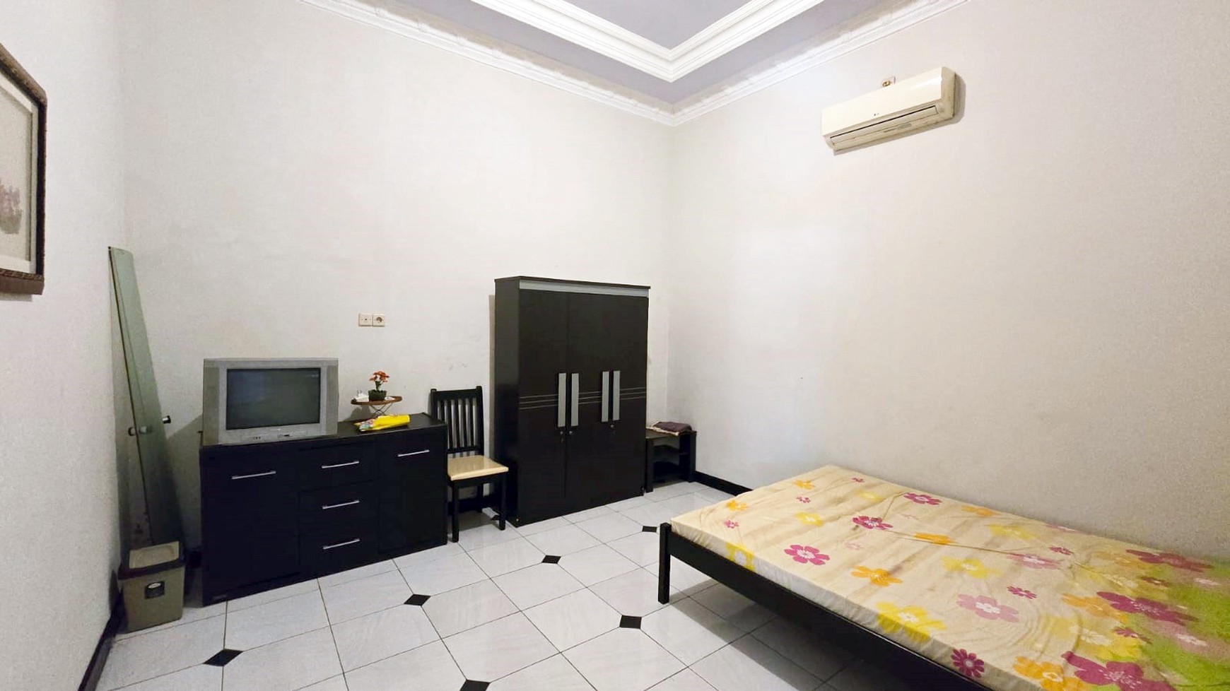 Rumah di Tenggilis Barat / Komplek YKP Kendangsari Surabaya Timur, Semi Furnished, One Gate System, untuk Rumah Tinggal + Kos - Kosan... SIAP HUNI - CT -